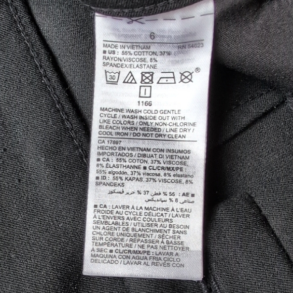 Old Navy Women's Classic Black Pixie Pants - Picture 3 of 5